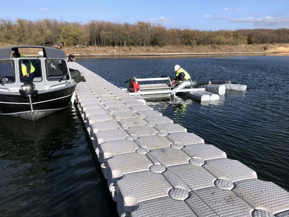 Modular HDPE walkway in commercial service